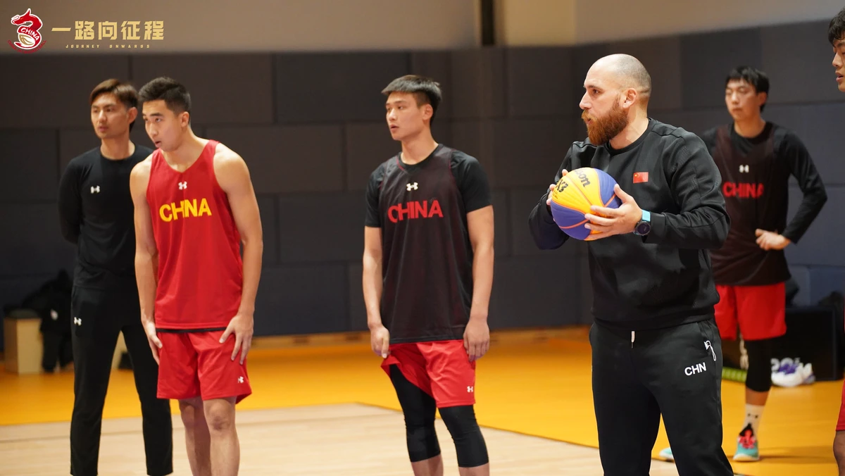 老年篮球爱好者如何练习控卫技巧_1